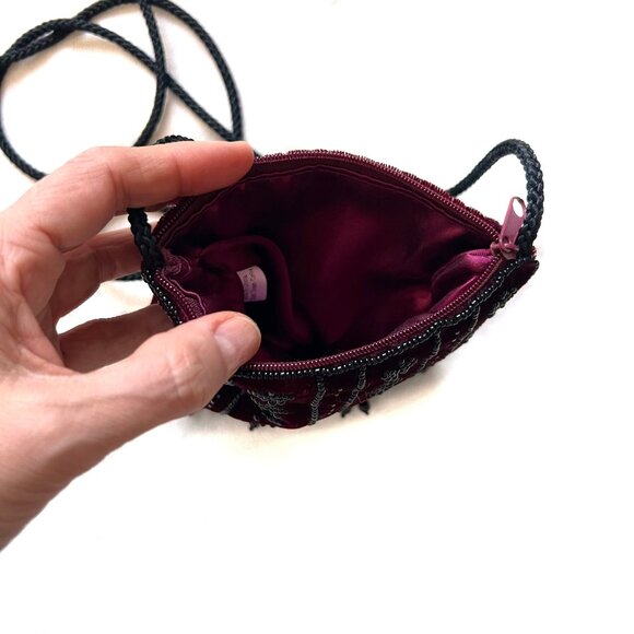 Beaded Velvet Evening Bag, magenta 5 x 6 inches - Picture 4 of 9